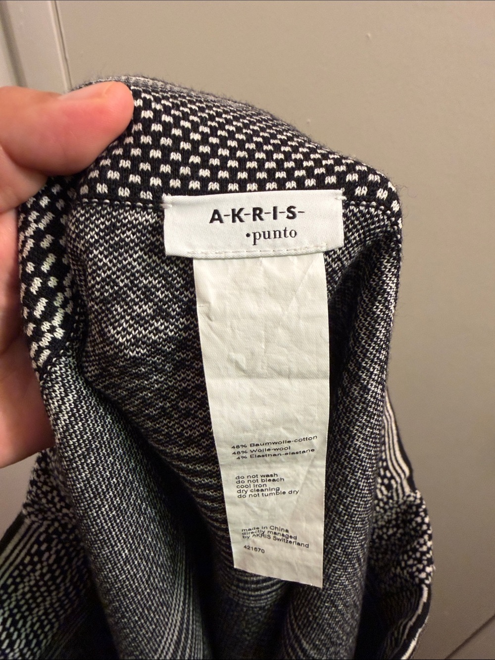 Akris Punto Black and White Knit Pencil Skirt